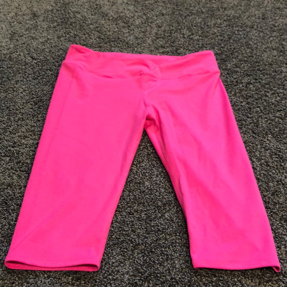 Fabletics highlighter pink Capris